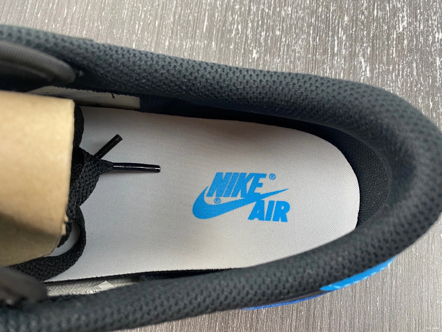 - UNC CZ0790-104 Low Retro 1 OG Jordan 0403